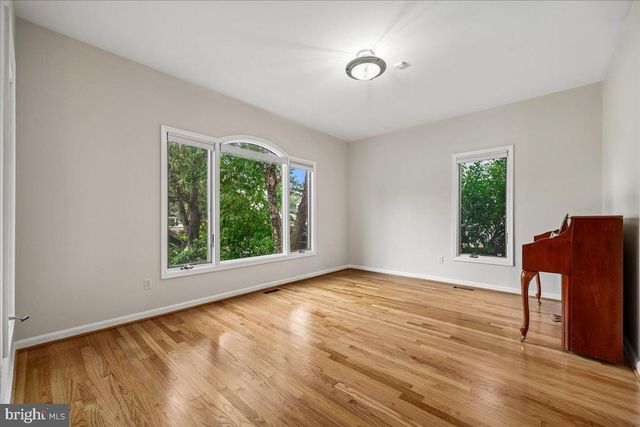 904 LINCOLN AVE, Falls Church, VA 22046