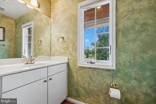 904 LINCOLN AVE, Falls Church, VA 22046