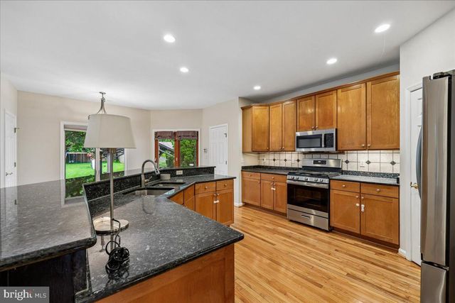 904 LINCOLN AVE, Falls Church, VA 22046