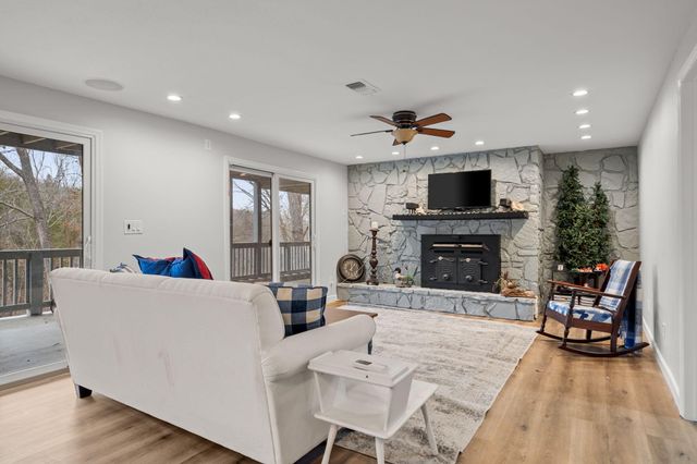 25 Palomino Court, Lampe, MO 65681