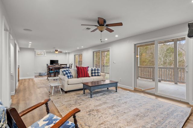 25 Palomino Court, Lampe, MO 65681