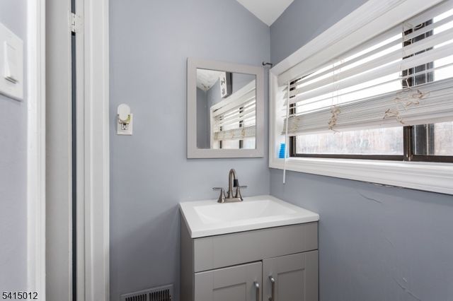 40 Bennington Sq, Washington Twp., NJ 07840