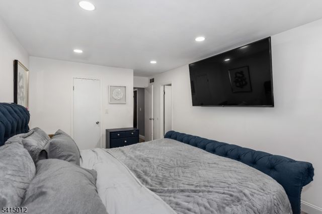 40 Bennington Sq, Washington Twp., NJ 07840