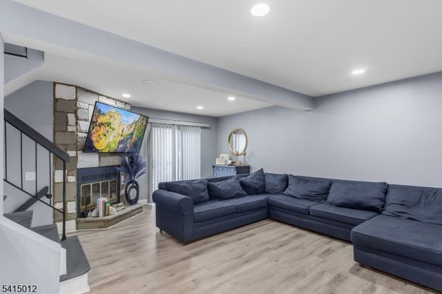 40 Bennington Sq, Washington Twp., NJ 07840