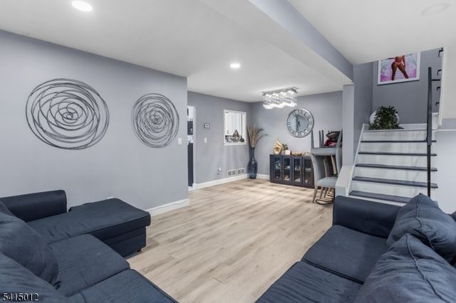 40 Bennington Sq, Washington Twp., NJ 07840