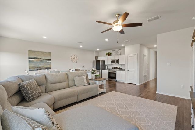 1120 Mission Creek Drive, Longview, TX 75601