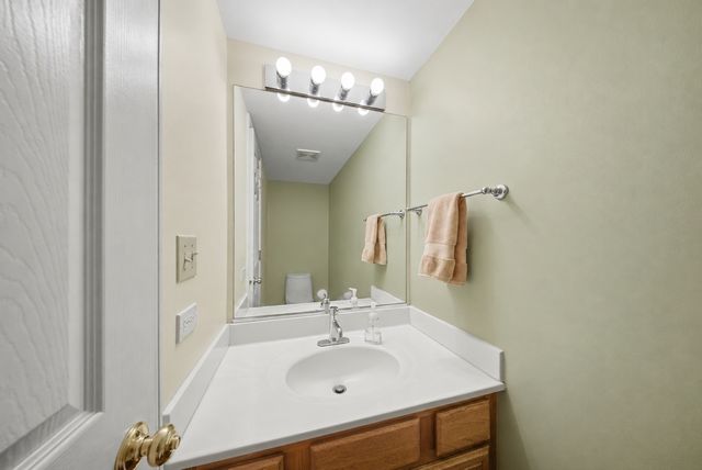 1422 Almaden Lane, Gurnee, IL 60031