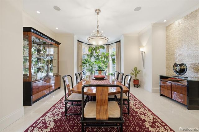 5230 Clarendon Crest Street, Bloomfield Hills, MI 48302