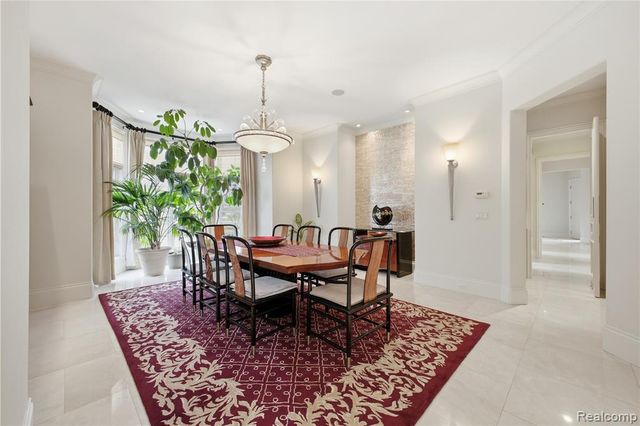 5230 Clarendon Crest Street, Bloomfield Hills, MI 48302