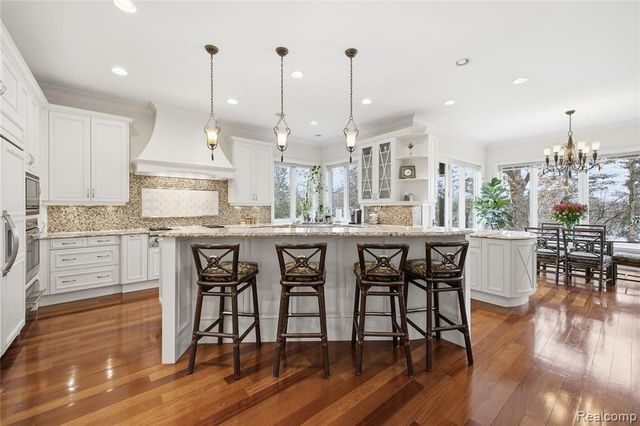 5230 Clarendon Crest Street, Bloomfield Hills, MI 48302