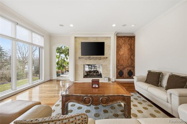 5230 Clarendon Crest Street, Bloomfield Hills, MI 48302