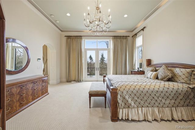 5230 Clarendon Crest Street, Bloomfield Hills, MI 48302