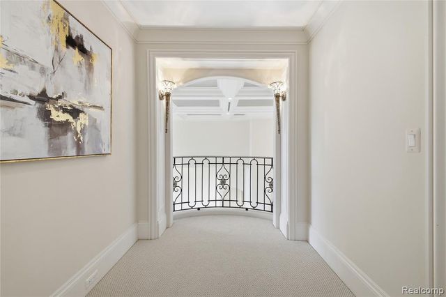 5230 Clarendon Crest Street, Bloomfield Hills, MI 48302