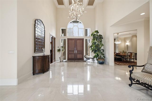 5230 Clarendon Crest Street, Bloomfield Hills, MI 48302