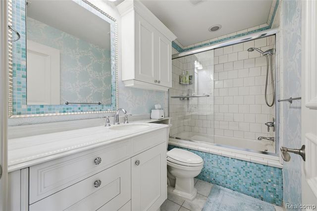 5230 Clarendon Crest Street, Bloomfield Hills, MI 48302