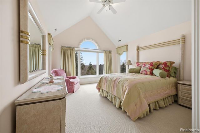 5230 Clarendon Crest Street, Bloomfield Hills, MI 48302