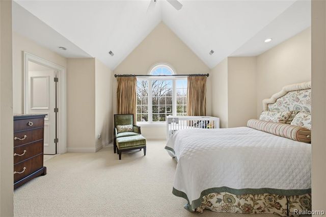 5230 Clarendon Crest Street, Bloomfield Hills, MI 48302