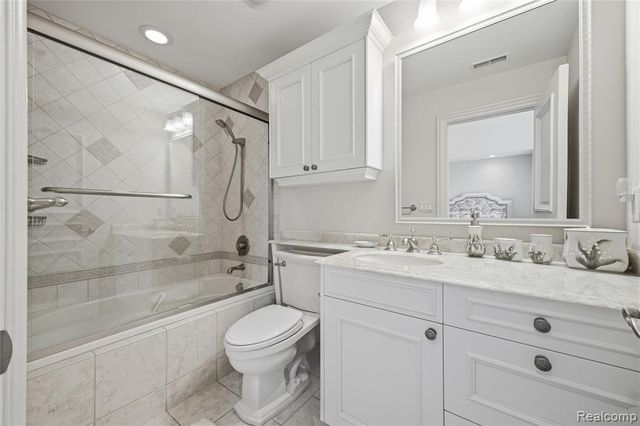 5230 Clarendon Crest Street, Bloomfield Hills, MI 48302