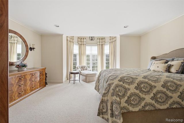 5230 Clarendon Crest Street, Bloomfield Hills, MI 48302