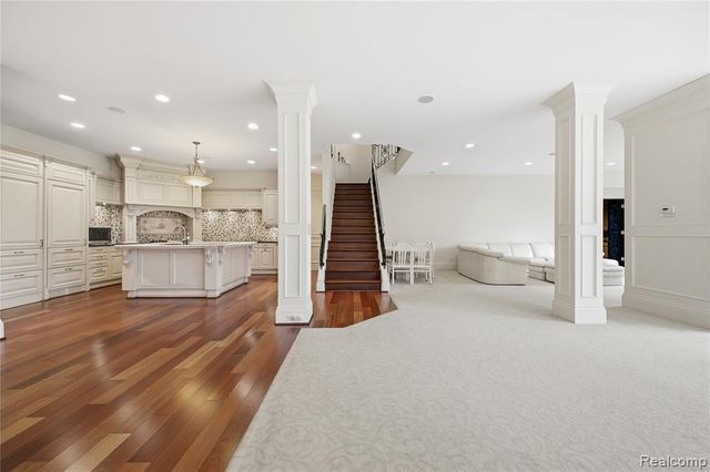 5230 Clarendon Crest Street, Bloomfield Hills, MI 48302