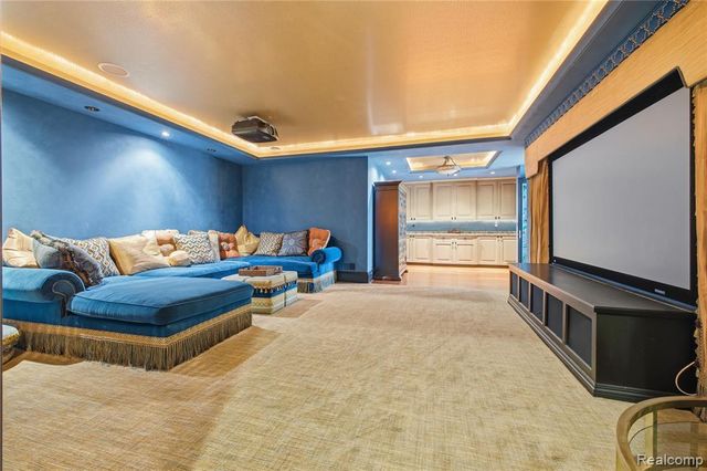 5230 Clarendon Crest Street, Bloomfield Hills, MI 48302