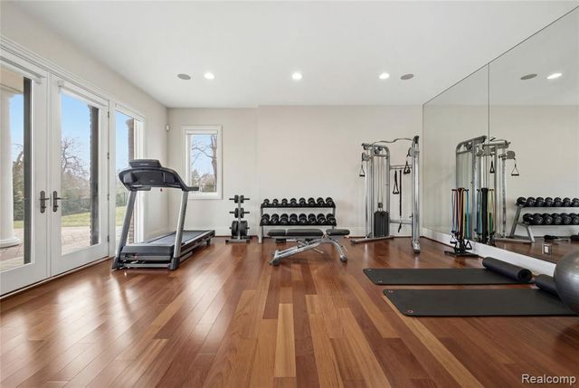 5230 Clarendon Crest Street, Bloomfield Hills, MI 48302