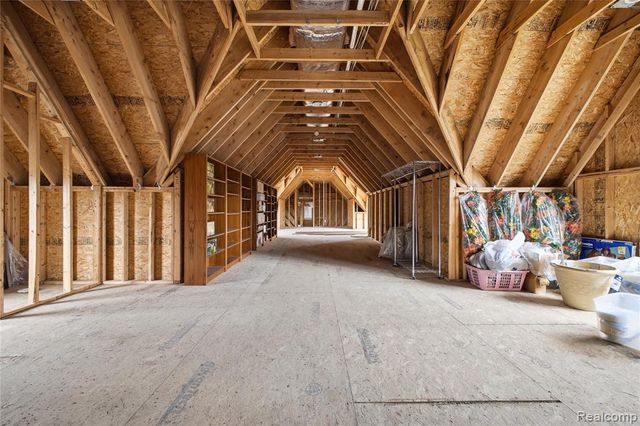 5230 Clarendon Crest Street, Bloomfield Hills, MI 48302