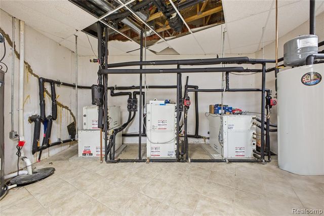 5230 Clarendon Crest Street, Bloomfield Hills, MI 48302