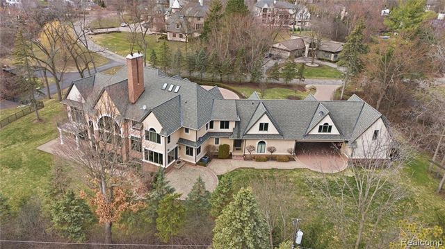 5230 Clarendon Crest Street, Bloomfield Hills, MI 48302