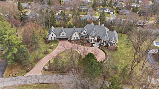 5230 Clarendon Crest Street, Bloomfield Hills, MI 48302