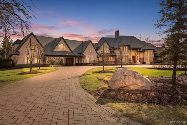 5230 Clarendon Crest Street, Bloomfield Hills, MI 48302
