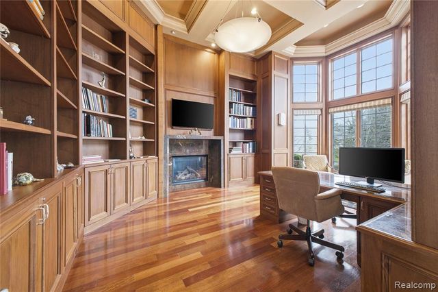 5230 Clarendon Crest Street, Bloomfield Hills, MI 48302