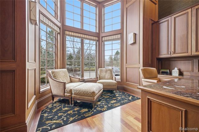 5230 Clarendon Crest Street, Bloomfield Hills, MI 48302