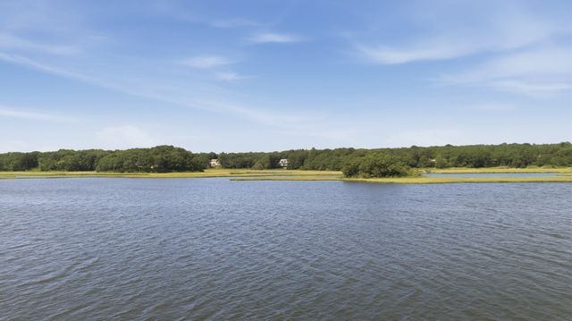 122 Ostrom Road, Falmouth, MA 02536