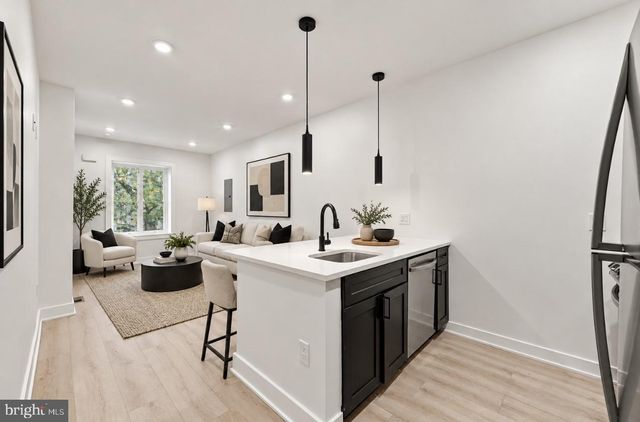 916 W SOMERSET ST, Philadelphia, PA 19133