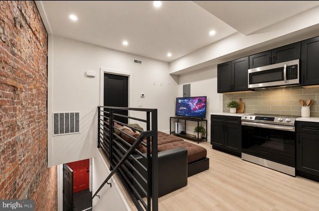 916 W SOMERSET ST, Philadelphia, PA 19133