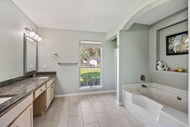 2832 Winners Circle Drive, Navarre, FL 32566
