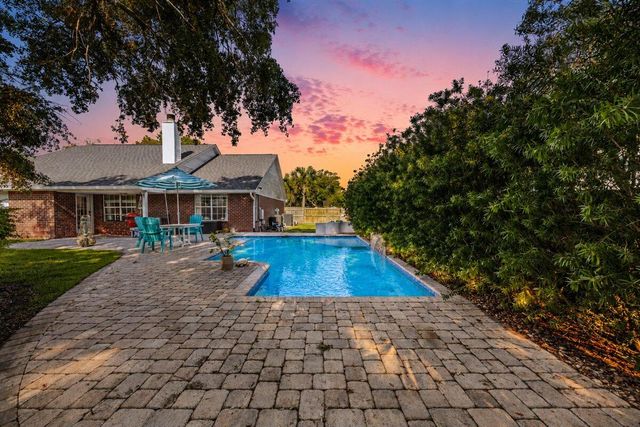 2832 Winners Circle Drive, Navarre, FL 32566