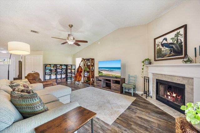 2832 Winners Circle Drive, Navarre, FL 32566