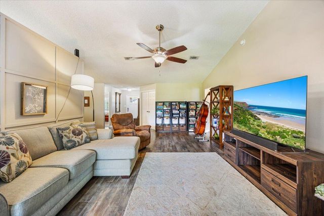 2832 Winners Circle Drive, Navarre, FL 32566