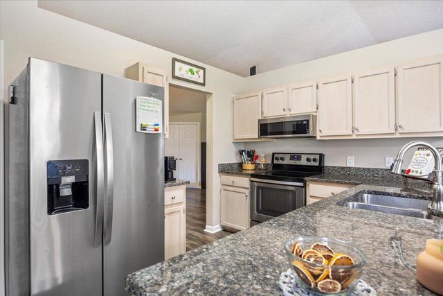 2832 Winners Circle Drive, Navarre, FL 32566