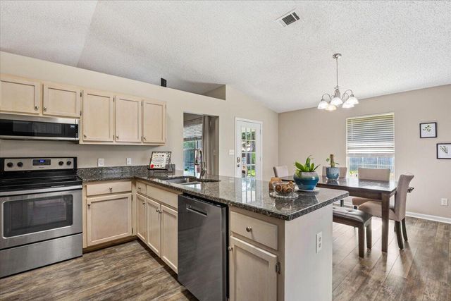2832 Winners Circle Drive, Navarre, FL 32566