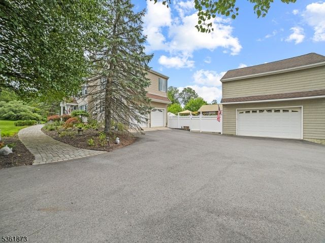 17 Apple Tree Rd, Readington Twp., NJ 08822