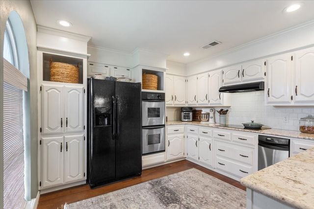 1033 Wedgewood Drive, Woodway, TX 76712