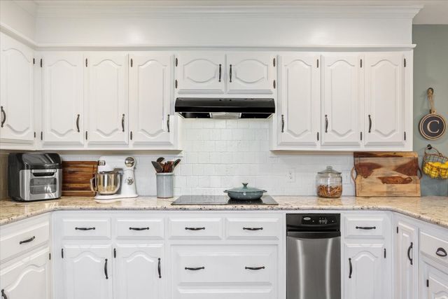 1033 Wedgewood Drive, Woodway, TX 76712