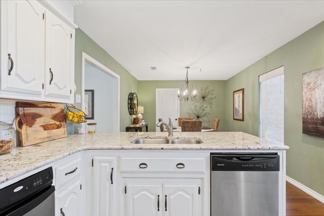 1033 Wedgewood Drive, Woodway, TX 76712