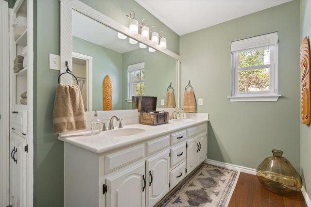 1033 Wedgewood Drive, Woodway, TX 76712