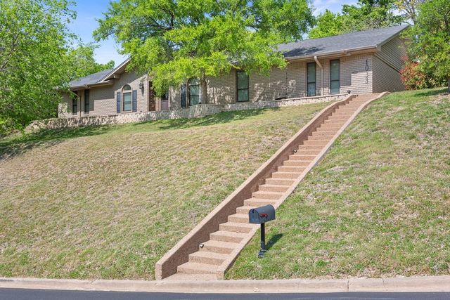 1033 Wedgewood Drive, Woodway, TX 76712