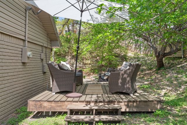 1033 Wedgewood Drive, Woodway, TX 76712