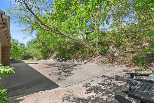 1033 Wedgewood Drive, Woodway, TX 76712